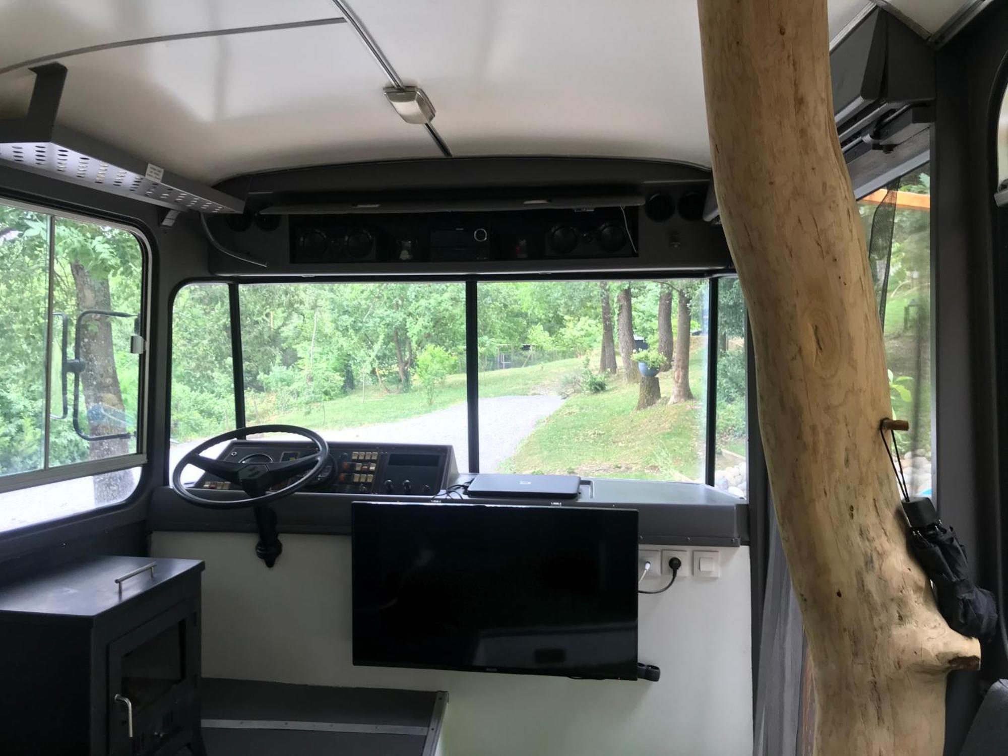 Bus Atypique Au Bord Du Canal Du Midi Et Au Coeur D'Une Foret 2 Chambres Villepinte  Экстерьер фото