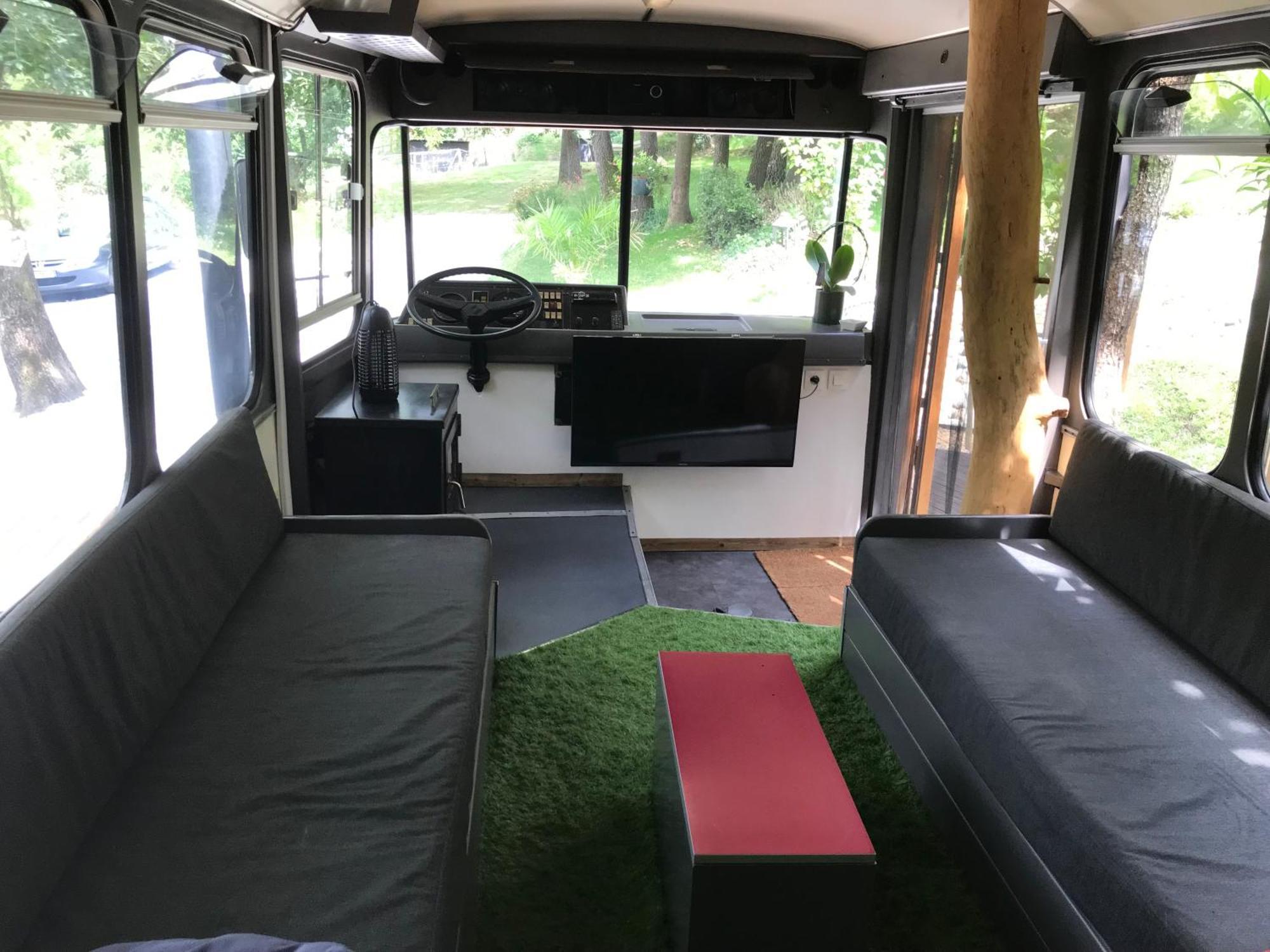 Bus Atypique Au Bord Du Canal Du Midi Et Au Coeur D'Une Foret 2 Chambres Villepinte  Экстерьер фото